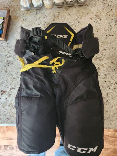 Junior Large CCM Tacks 6052 Hockey Pants (Used)