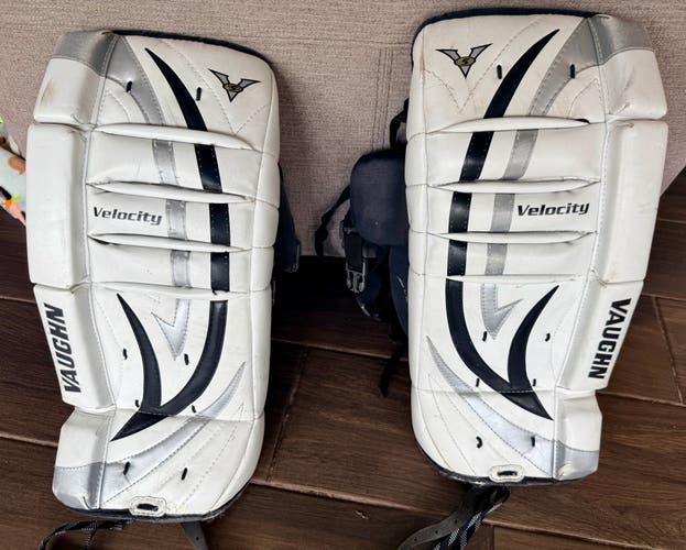 20" Vaughn Velocity V5 Goalie Leg Pads (Used)