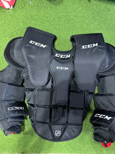 Large CCM CL 500 Goalie Chest Protector (Used)