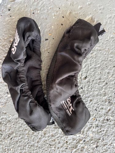 Skate soakers- size medium (Used)