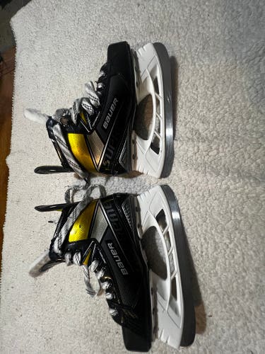 2020 Bauer Supreme 3S Pro Hockey Skates Regular Width Size 2.5 (Used)