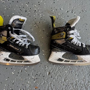 Bauer Supreme 3S Hockey Skates Regular Width Size 2 (Used)