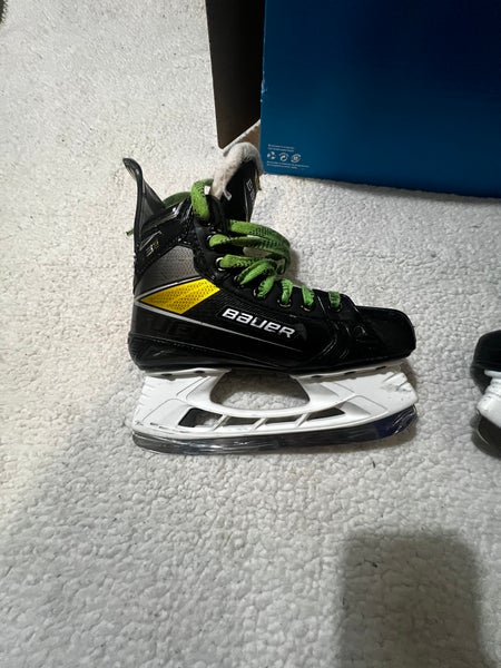 2020 Bauer Supreme 3S Pro Hockey Skates Regular Width Size 3.5 (Used)