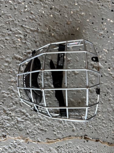 Medium Bauer Full Cage (Used)