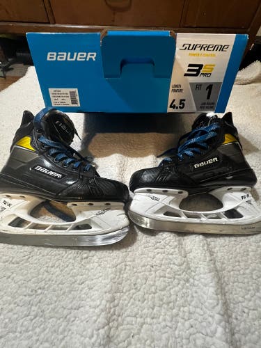 Bauer Supreme 3S Pro Hockey Skates Size 4.5 (Used)