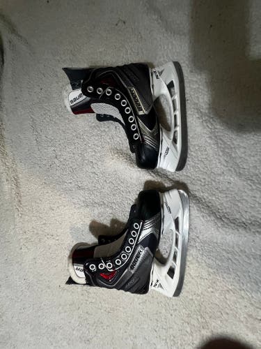 Bauer Vapor X60 Hockey Skates Regular Width Size 2 (New)