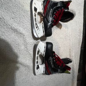 Bauer Vapor X2.9 Hockey Skates Extra Wide Width Size 1.5 (Used)