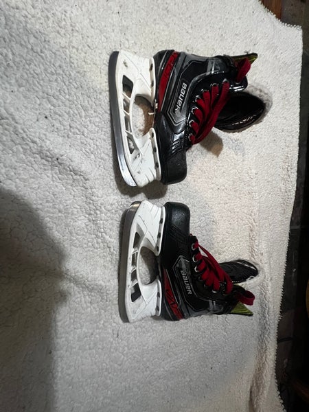 Bauer Vapor X2.9 Hockey Skates Extra Wide Width Size 1.5 (Used)