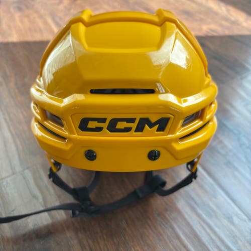 Small CCM Tacks 910 Helmet (Like New)