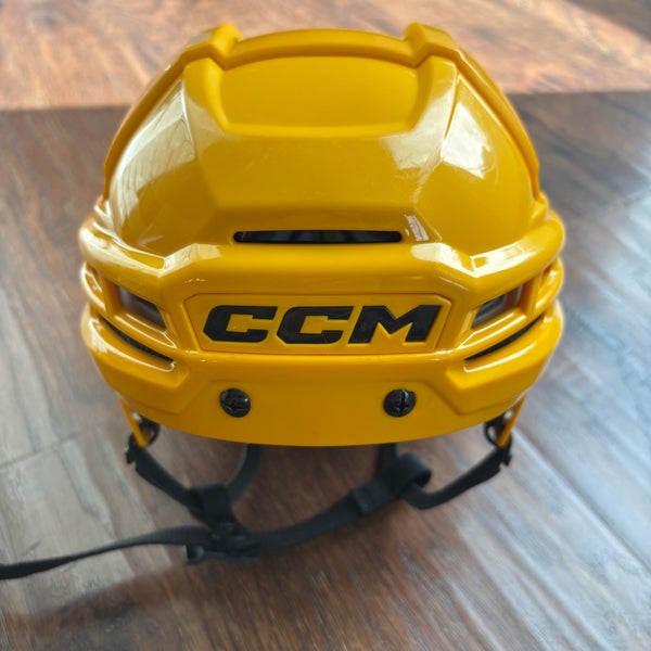 Small CCM Tacks 910 Helmet (Like New)