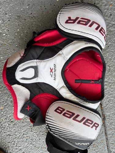 Small Junior Bauer Vapor X3.0 Shoulder Pads (Used)