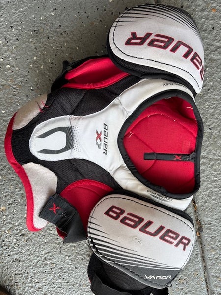 Small Junior Bauer Vapor X3.0 Shoulder Pads (Used)