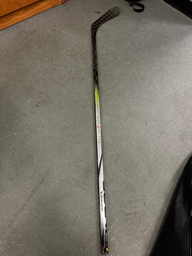 Senior Bauer Hyperlite 2 Right Handed Hockey Stick (Used)