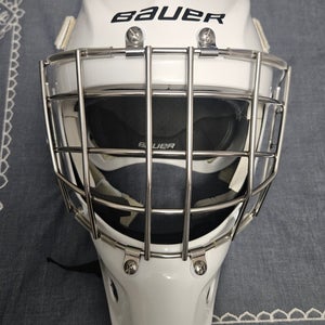 Senior Medium Bauer 940 Goalie Mask (Used)