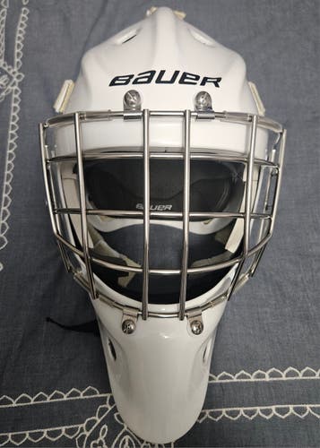 Senior Medium Bauer 940 Goalie Mask (Used)
