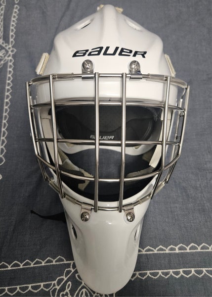 Senior Medium Bauer 940 Goalie Mask (Used)