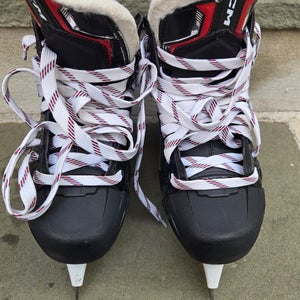 CCM EFLEX 6.9 Hockey Goalie Skates Regular Width 6 (Used)