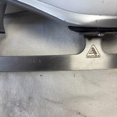 Womens Size 7 Jackson Ultima Comfort White Figure Ice Skates. Mark I Blades.