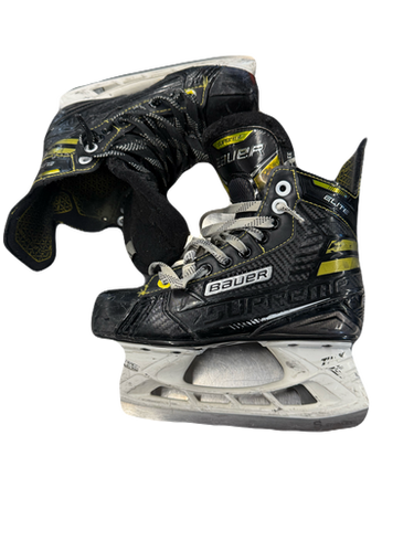 Used Bauer SUPRME ELITE Junior Hockey Skate Junior 02.5 11769-S000029151
