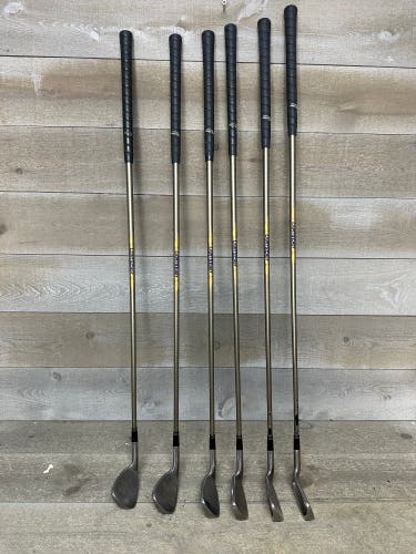 Square Two Golf Light & Easy XL Iron Set RH Ladies Graphite 4 6-PW