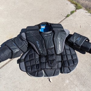 Medium Bauer Elite Goalie Chest Protector (Used)