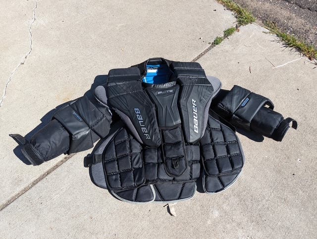 Medium Bauer Elite Goalie Chest Protector (Used)