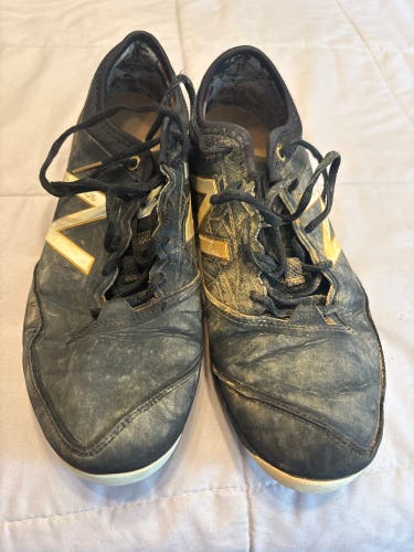 USED Black Men's Size M 10.5 New Balance Low Top Metal