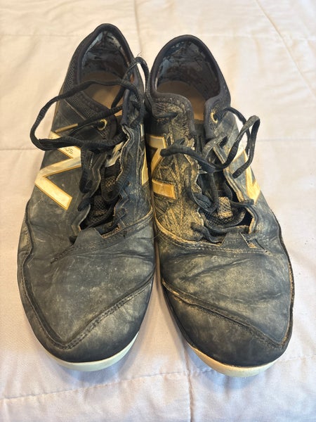 USED Black Men's Size M 10.5 New Balance Low Top Metal