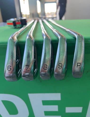 Used Men's Mizuno JPX 850 Forged Right Iron Set Steel