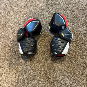 Intermediate Medium Bauer Vapor Hyperlite Elbow Pads (Used)