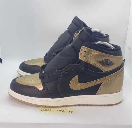 Nike Big Kids Air Jordan 1 Retro High OG Black Gold Shoe Size 5.5Y - FD1437-071 NEW