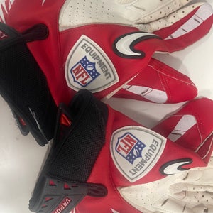 Nike Vapor Jet model with NFL  
Red Adult XL Nike Vapor Jet Gloves (Used)