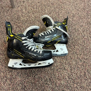 CCM Super Tacks Hockey Skates Regular Width Size 5.5 (Used)