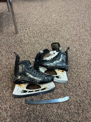Bauer Supreme Mach Hockey Skates Size 4 (Used)