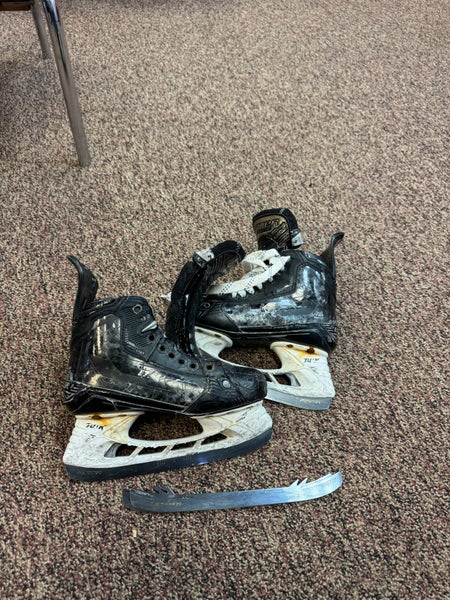Bauer Supreme Mach Hockey Skates Size 4 (Used)