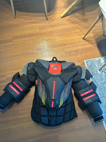 Large Bauer Vapor Hyperlite 2 Goalie Chest Protector