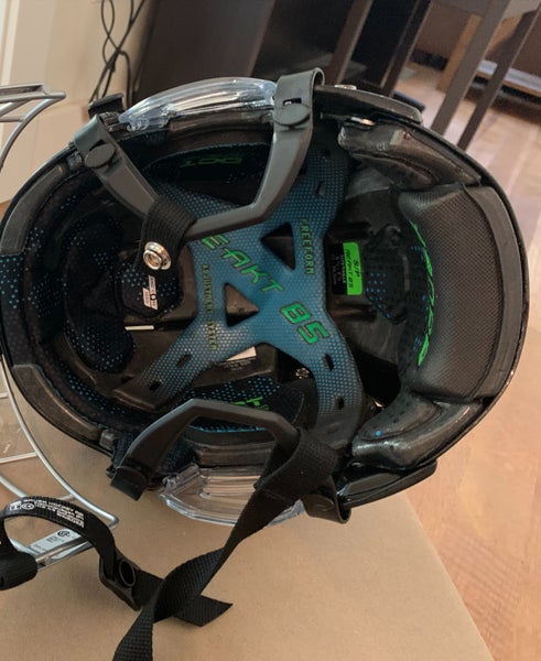 Small Bauer Re-Akt 85 Helmet (Used)