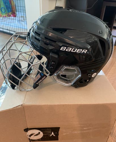 Small Bauer Re-Akt 85 Helmet (Used)