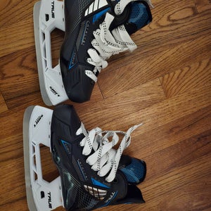 True Catalyst 3X4 Hockey Skates Regular Width Size 1.5 (New)