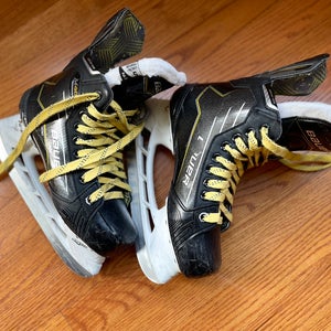 2024 Bauer Supreme M40 Hockey Skates Regular Width Size 5 (Used)