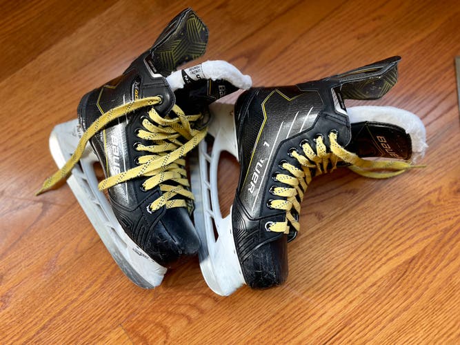 2024 Bauer Supreme M40 Hockey Skates Regular Width Size 5 (Used)
