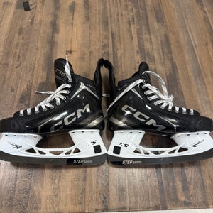 2024 CCM Tacks XF Pro Hockey Skates Regular Width 7.5 (Used)