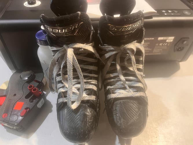 Bauer Supreme Mach Hockey Skates Regular Width Size 5 (Used)
