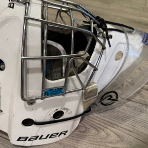Junior Medium Bauer 930 Goalie Mask (Used)