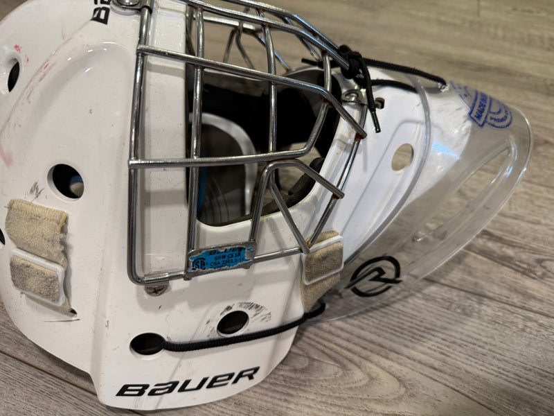 Junior Medium Bauer 930 Goalie Mask (Used)