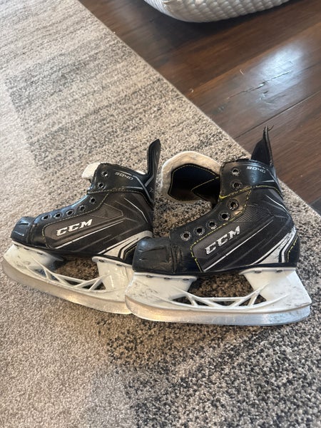 CCM 9040 Hockey Skates 11 (Used)