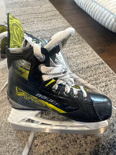 2024 Bauer Vapor X4 Hockey Skates Regular Width 13.5 (Used)