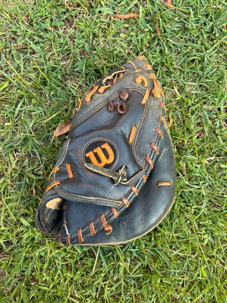 Wilson A2000 RH Catcher's Baseball Glove 33.5" (Used)