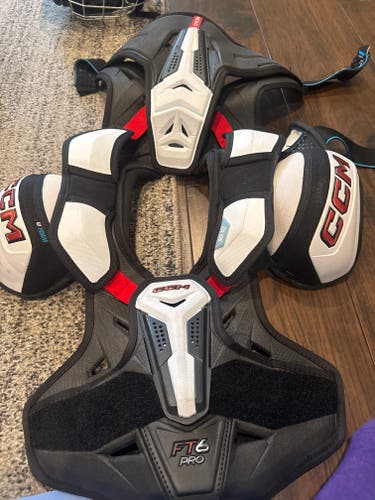 Medium Junior CCM FT6 Pro Shoulder Pads (Used) with elbow pads