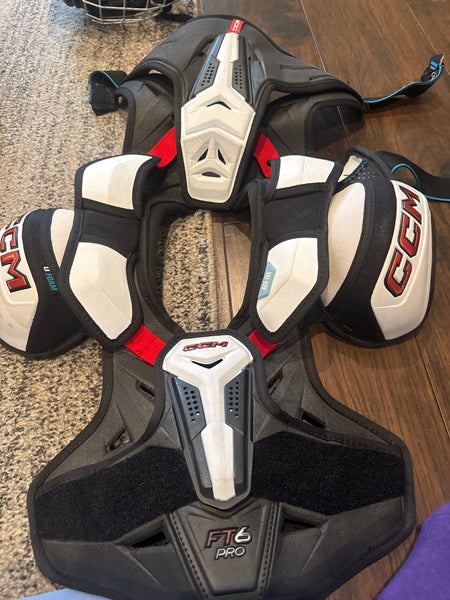 Medium Junior CCM FT6 Pro Shoulder Pads (Used) with elbow pads